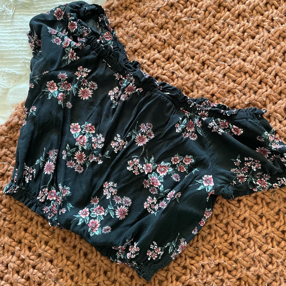 Off-shoulder, cropped top!